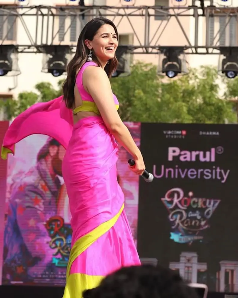 Alia Bhatt Stunning Looks In Beautiful Pink Saree Sleeveless Blouse